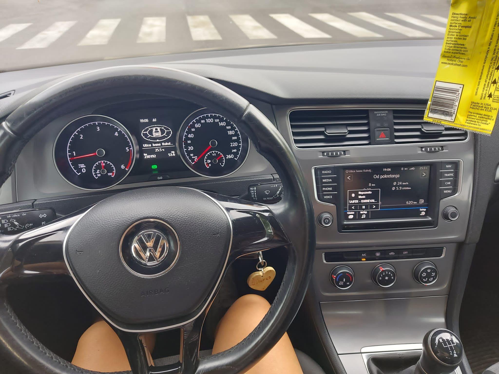 prodajem vw golf 7 karavan 2016g - slika 10