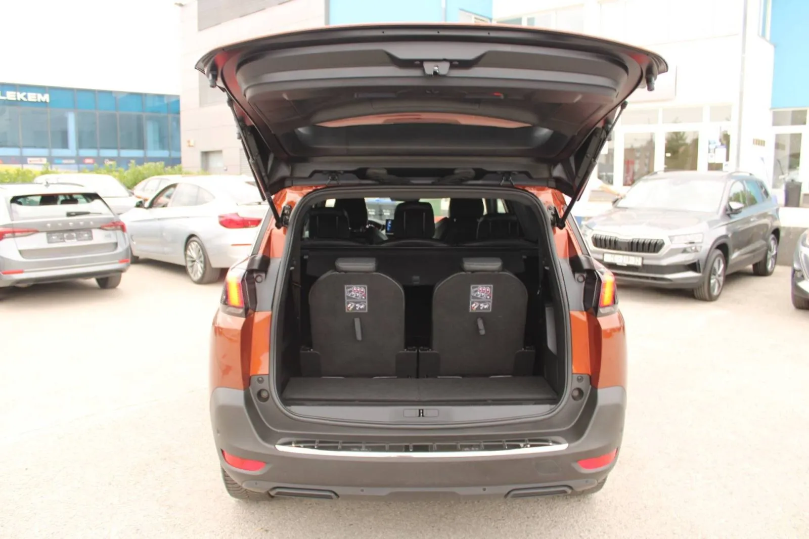 peugeot 5008 1.2 puretech automatik allure *7 sjedala, led, navigacija - slika 10