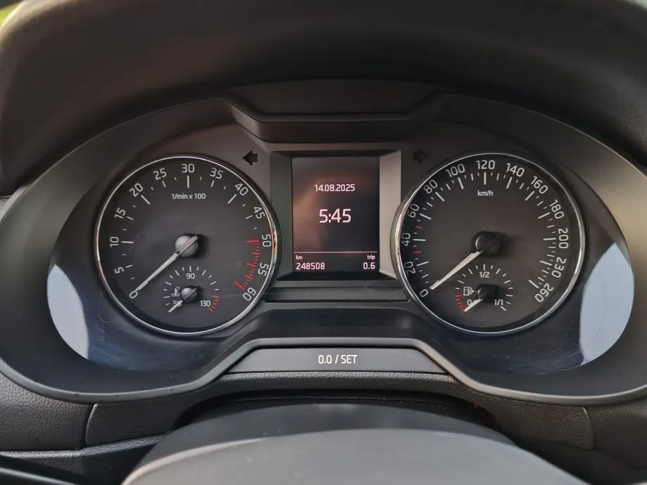 škoda octavia 1,6 tdi 2015 g. 4x4 kartice - slika 18