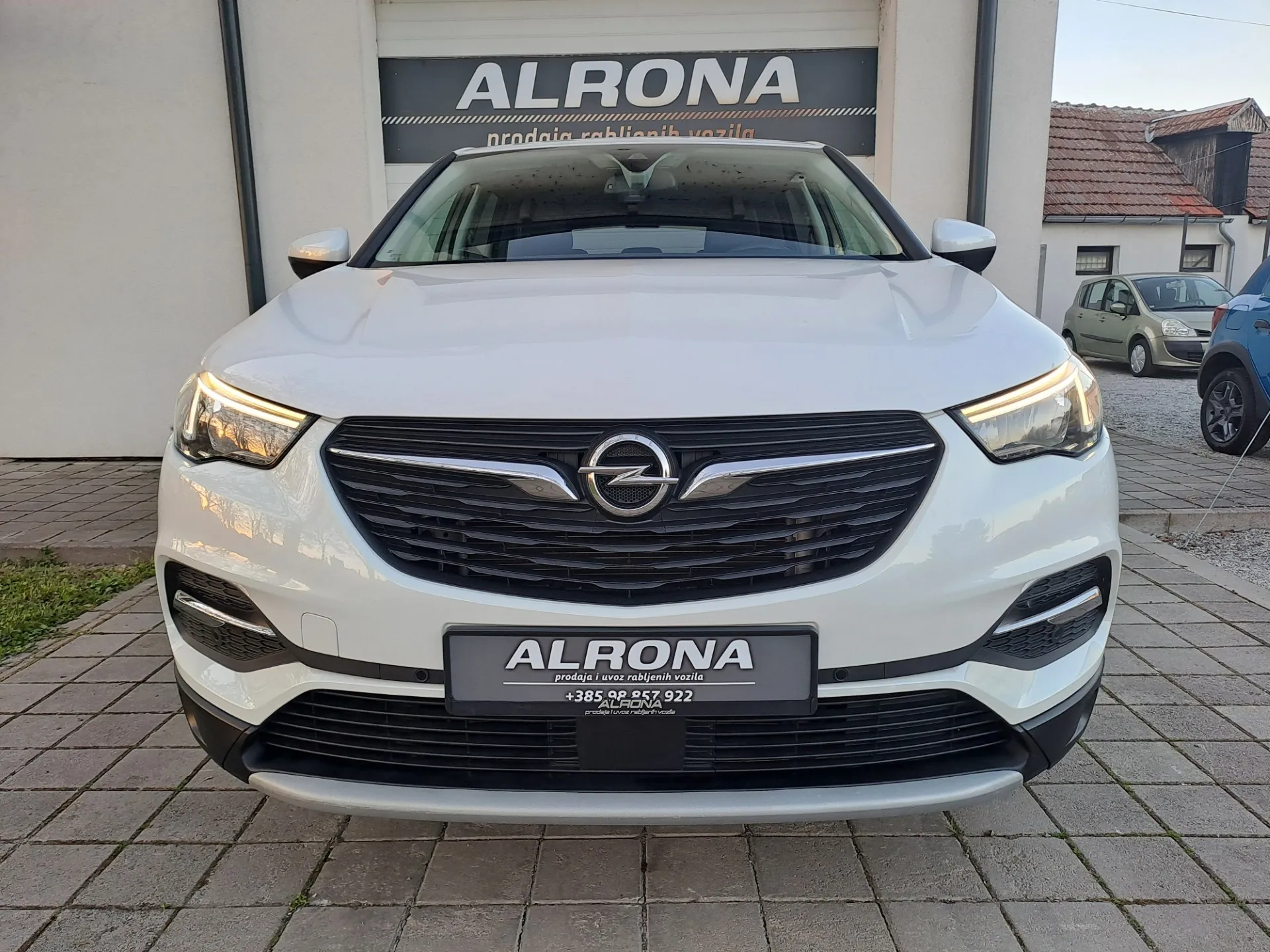opel grandland 1.2 turbo*jamstvo*i.vlasnik,navi,led,novi zupčasti .. - slika 2
