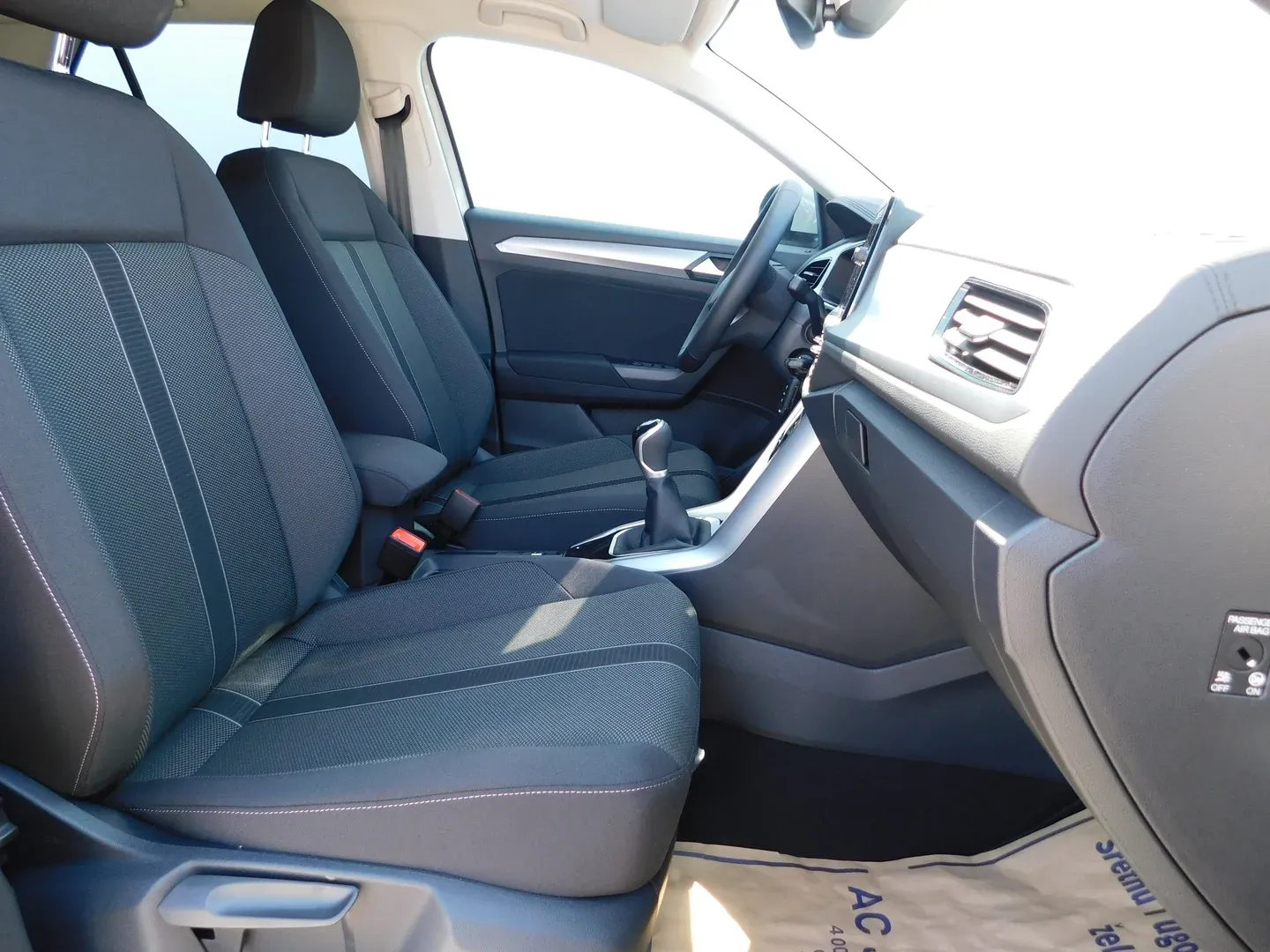 12830 volkswagen t-roc 1.0 tsi 4life - slika 12