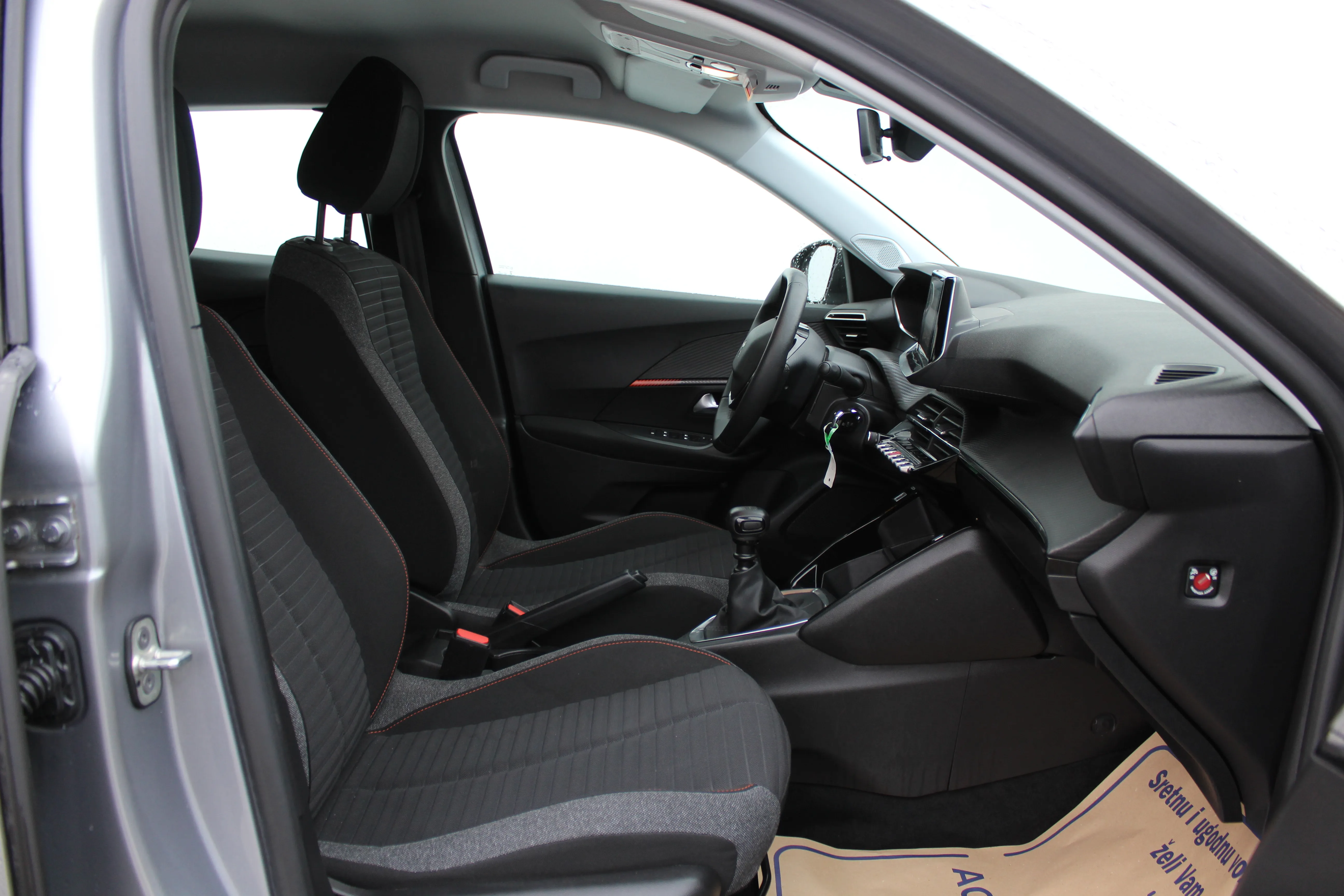 13066 peugeot 2008 1,2 puretech 100 s&s active - slika 11