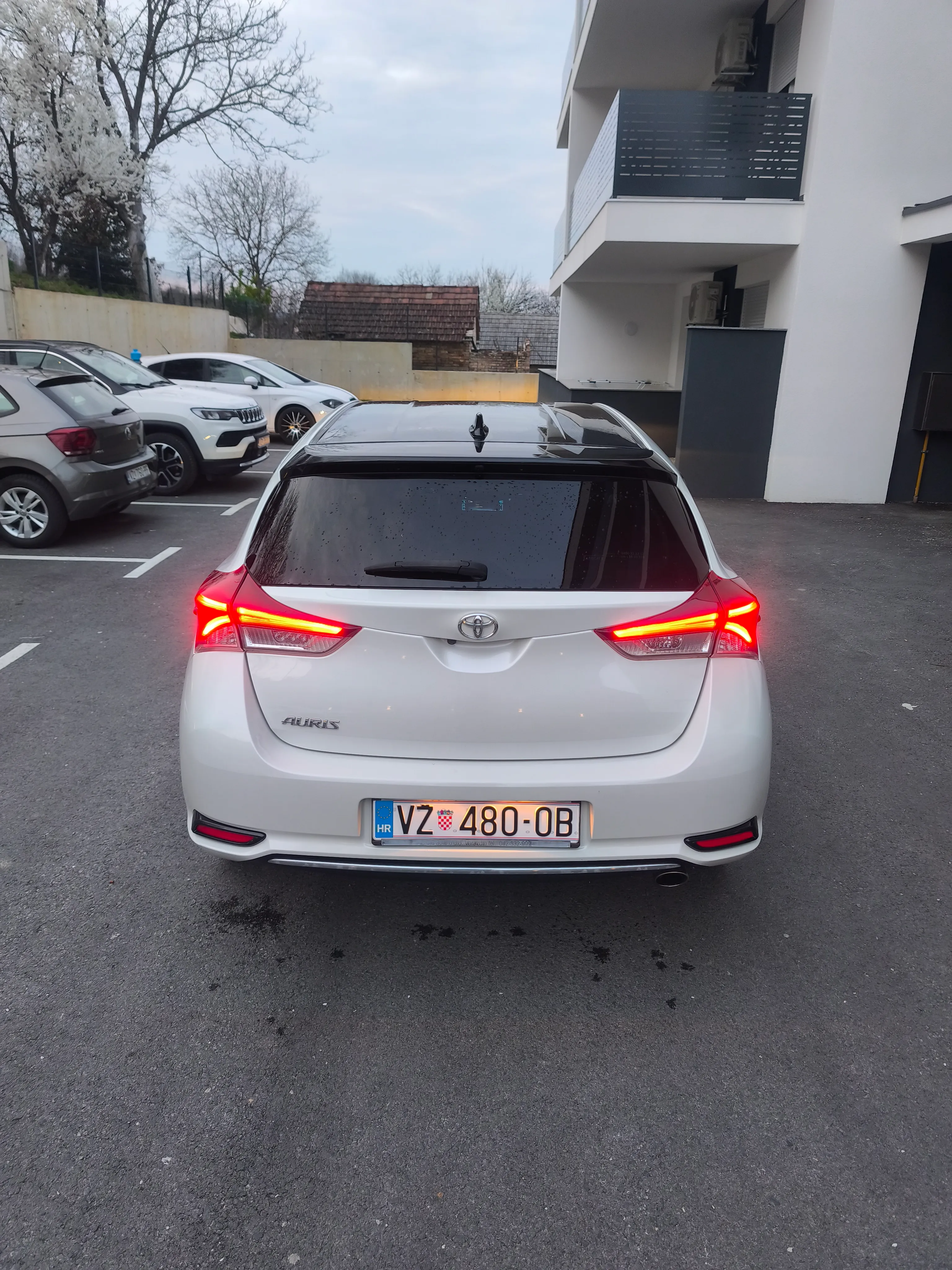 toyota auris 1,2 turbo black edition - slika 7