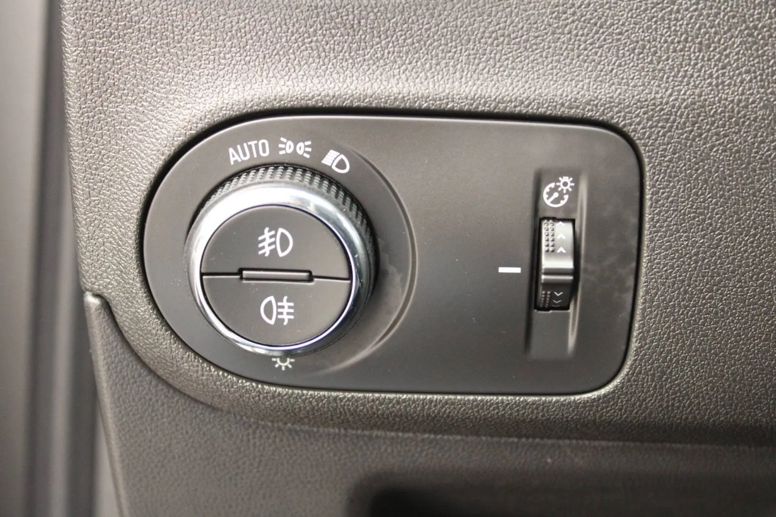 opel crossland 1.2 turbo ultimate *led, navigacija, kamera* - slika 19