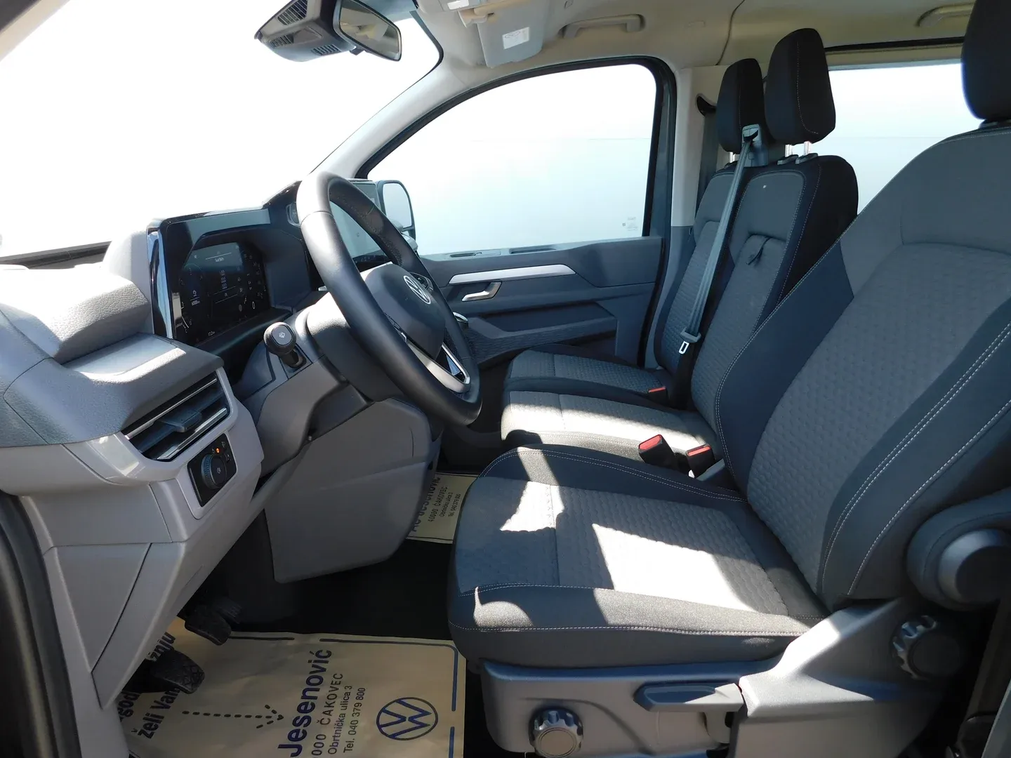 12786 vw caravelle life l2 2.0 tdi - slika 8