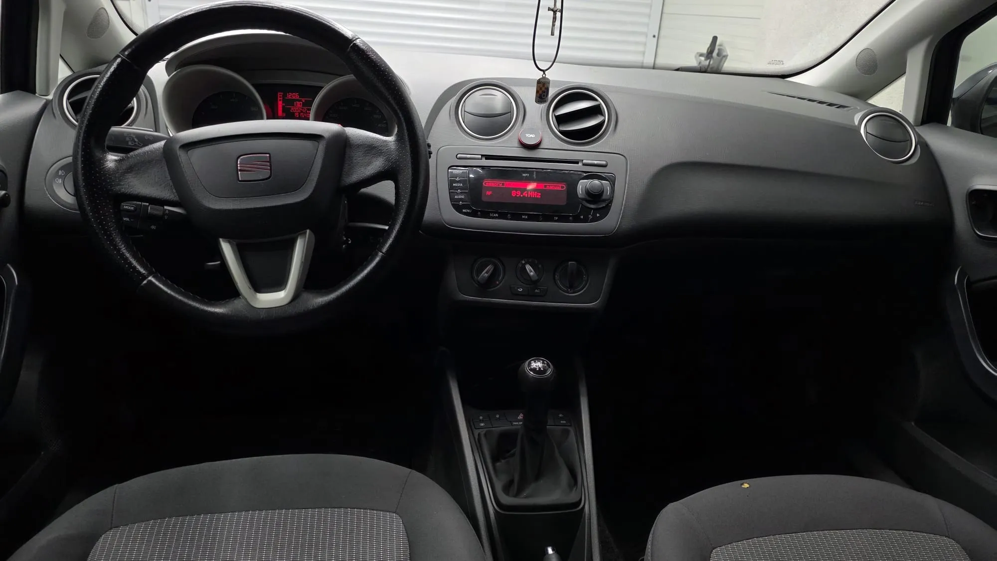 seat ibiza 2010g.1.2tdi,55kw.200000km - slika 10