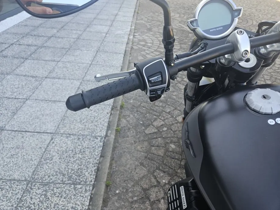moto guzzi v9 bobber abs, s garancijom, 2021 god. - slika 14