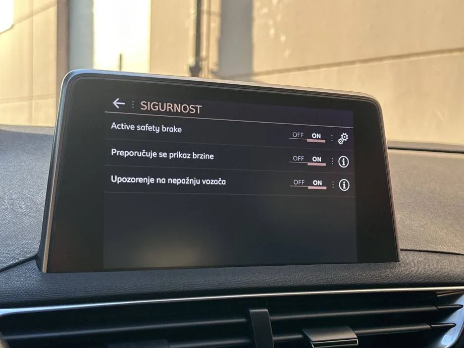 peugeot 3008 1,2 130 ks * gt line * panorama * jamstvo 24 mjeseca! - slika 21