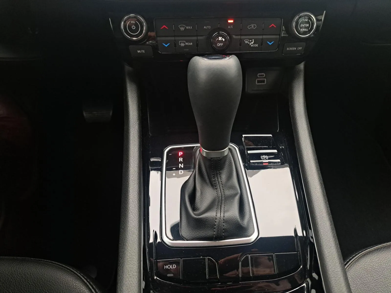 jepp compass 1.5 e-hybrid 130 dct fwd altitude - slika 13