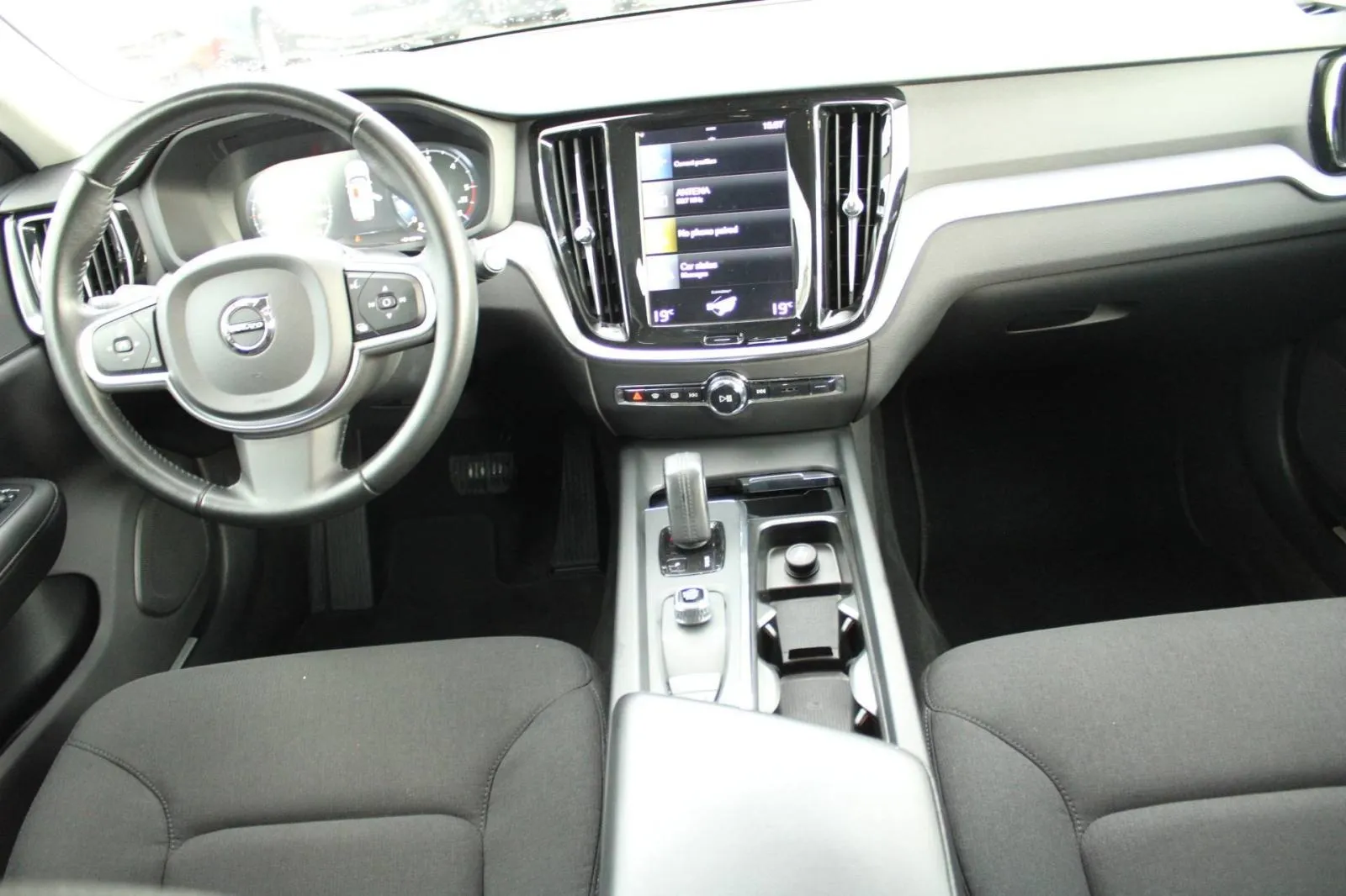 volvo v60 2.0d b4 automatik *led, navigacija, kamera* - slika 18