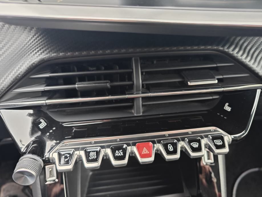 peugeot 208 1,5 blue hdi - slika 15
