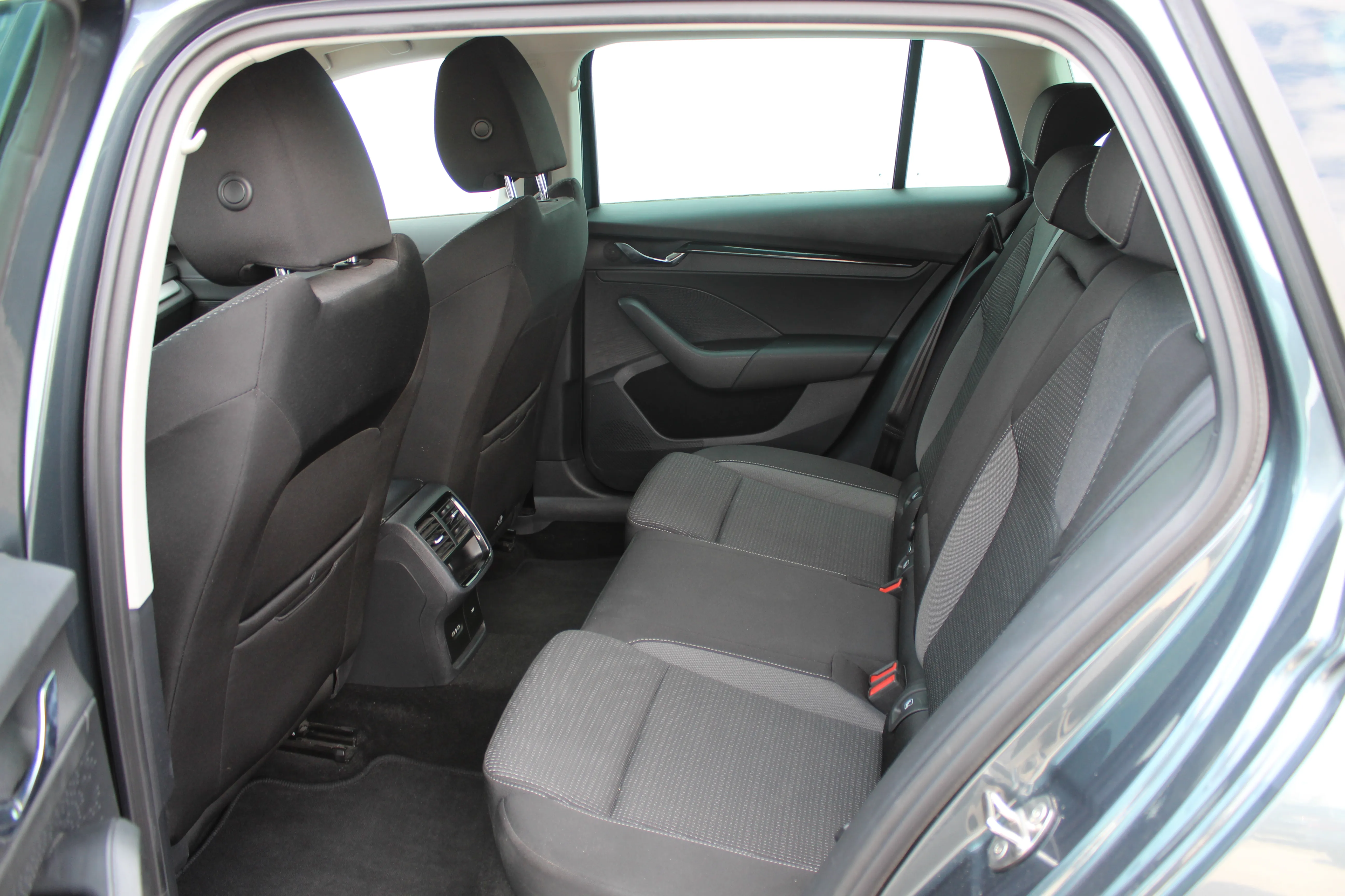 13143 škoda octavia combi ambition 2.0 tdi - slika 11
