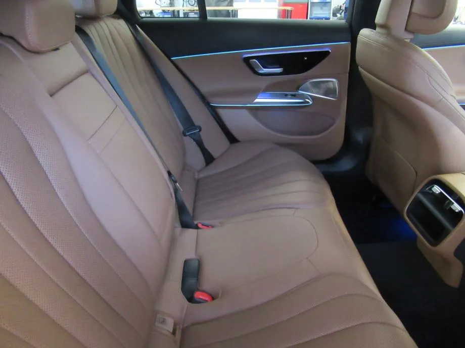 mercedes-benz e-klasa 300 t de 4matic exclusive premium - slika 11