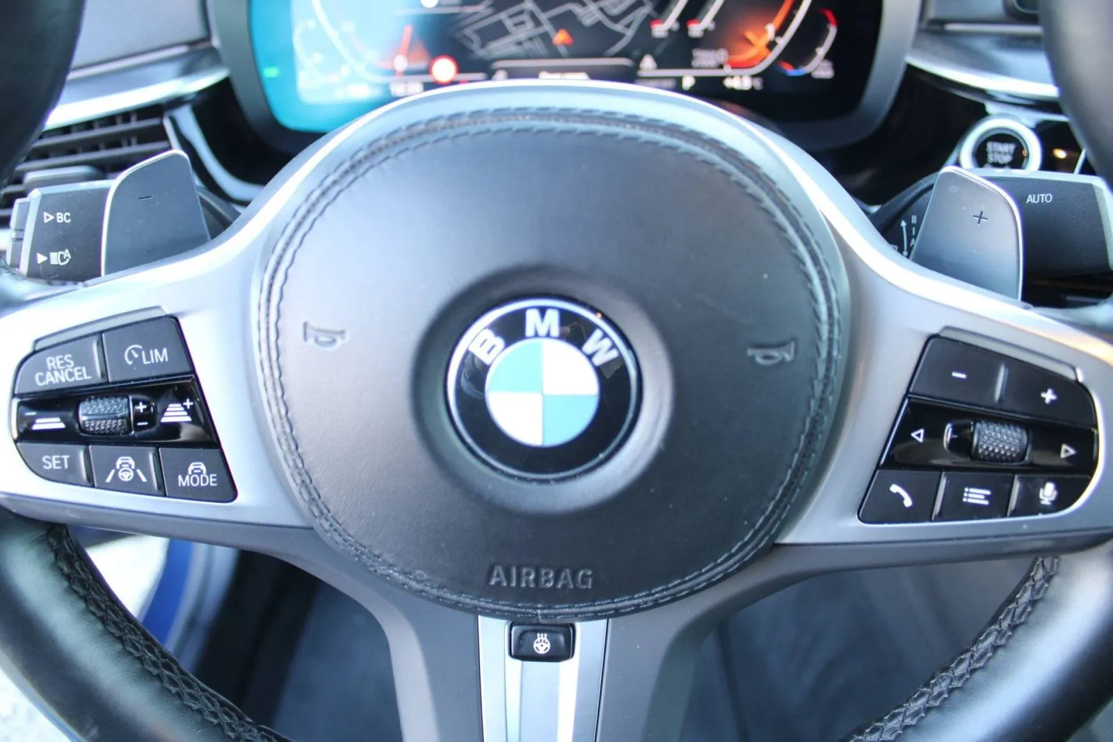 bmw serija 5 530 xdrive m-paket *led, navigacija, kamera* - slika 15