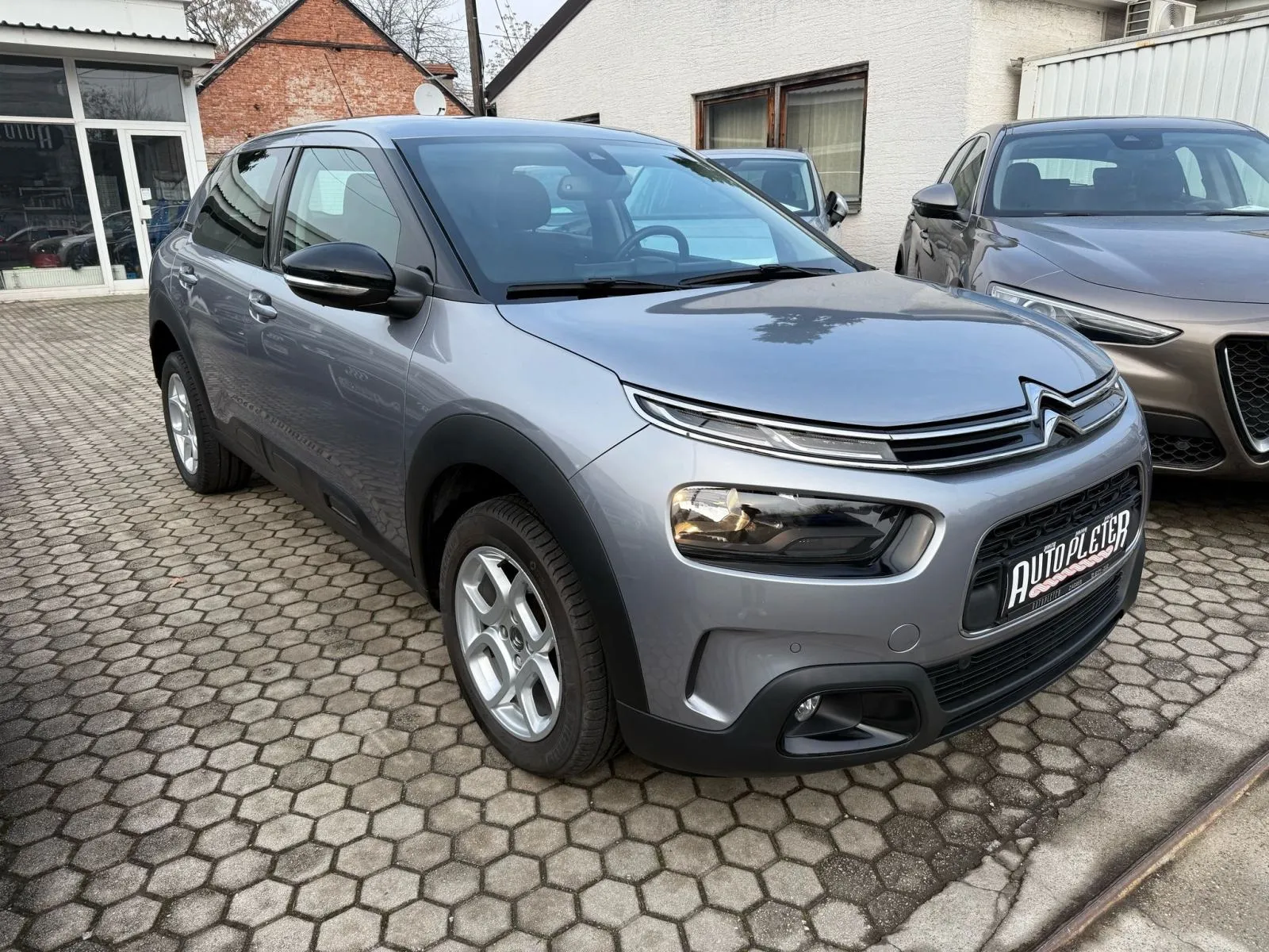 citroën c4 cactus 1,2 puretech, automatik, park senzori, 4x garancija! - slika 15