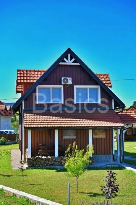 lika -saborsko - turističko imanje, zemljište 2290 m2, dva objekta - slika 5