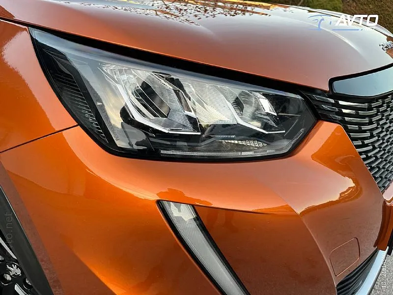 peugeot 2008 1.2 puretech 130 allure-1 vl.-alu-navi-kam - slika 15