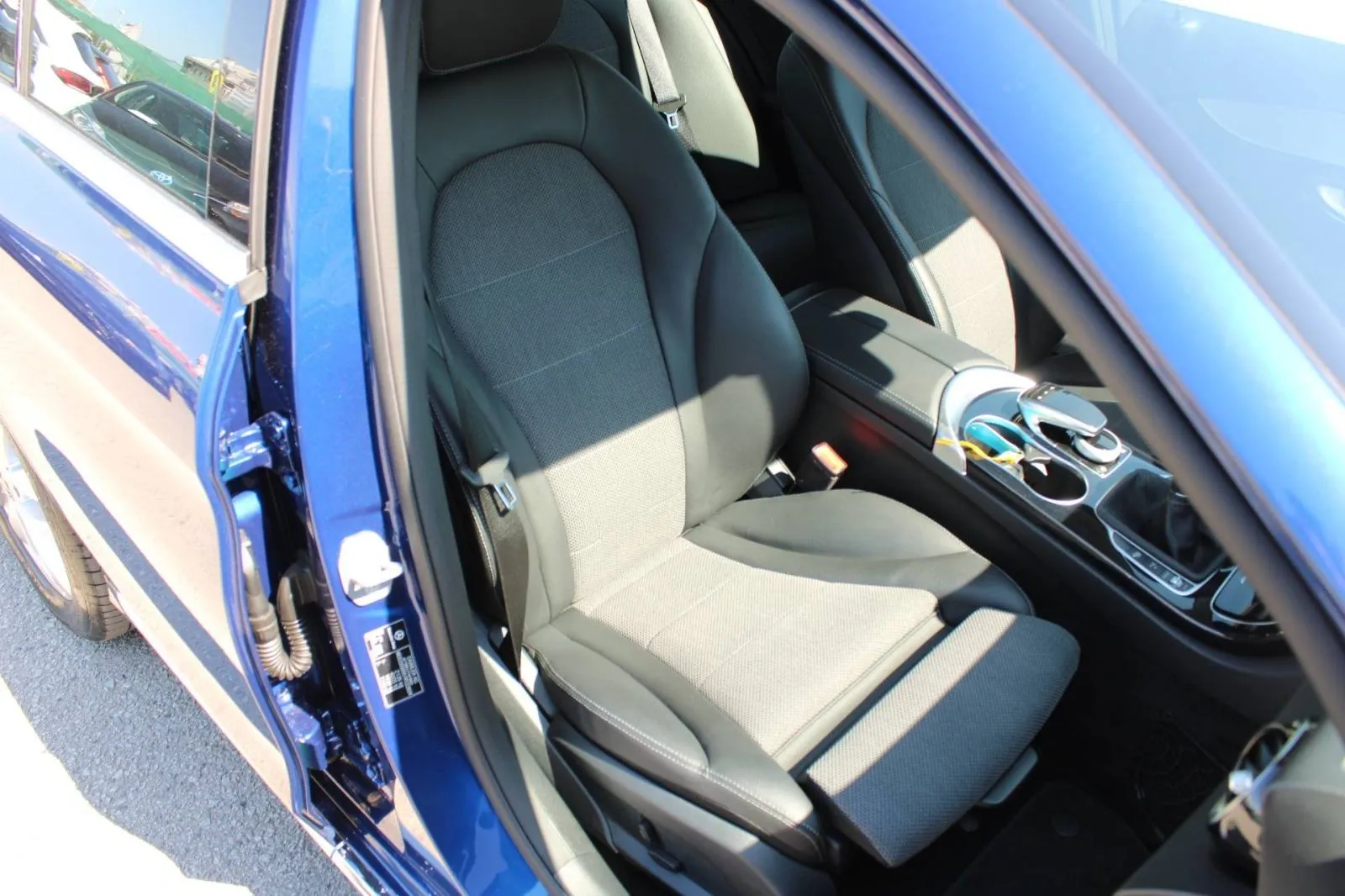 mercedes-benz klasa c 180d *led, navigacija, kamera* - slika 16