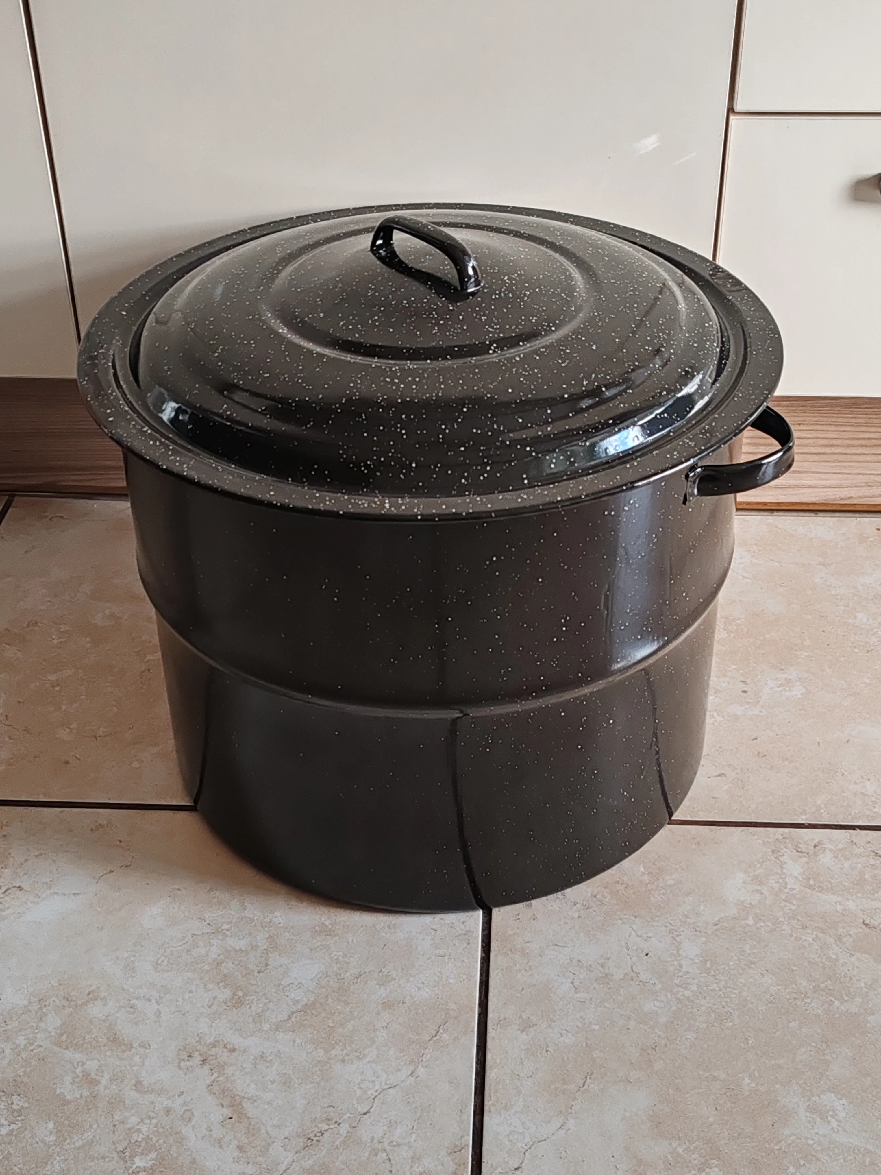 Lonac 30,5 litara emajlirani NOVO - Zagreb