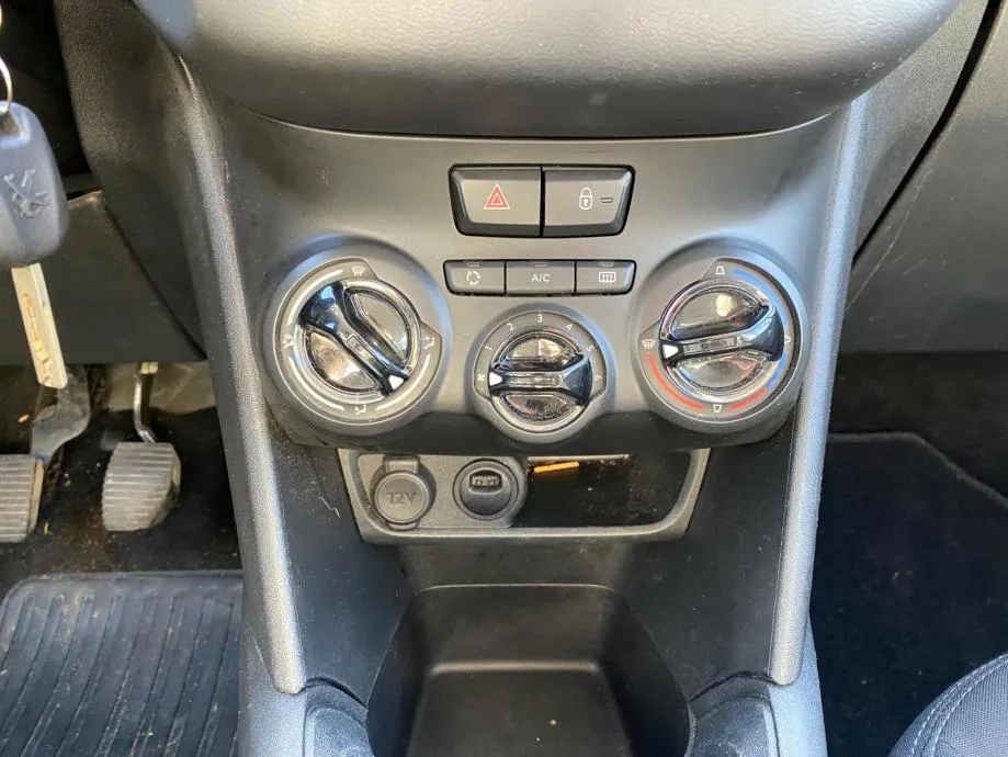 peugeot 208 1,2 affaire 4xgarancije - slika 16