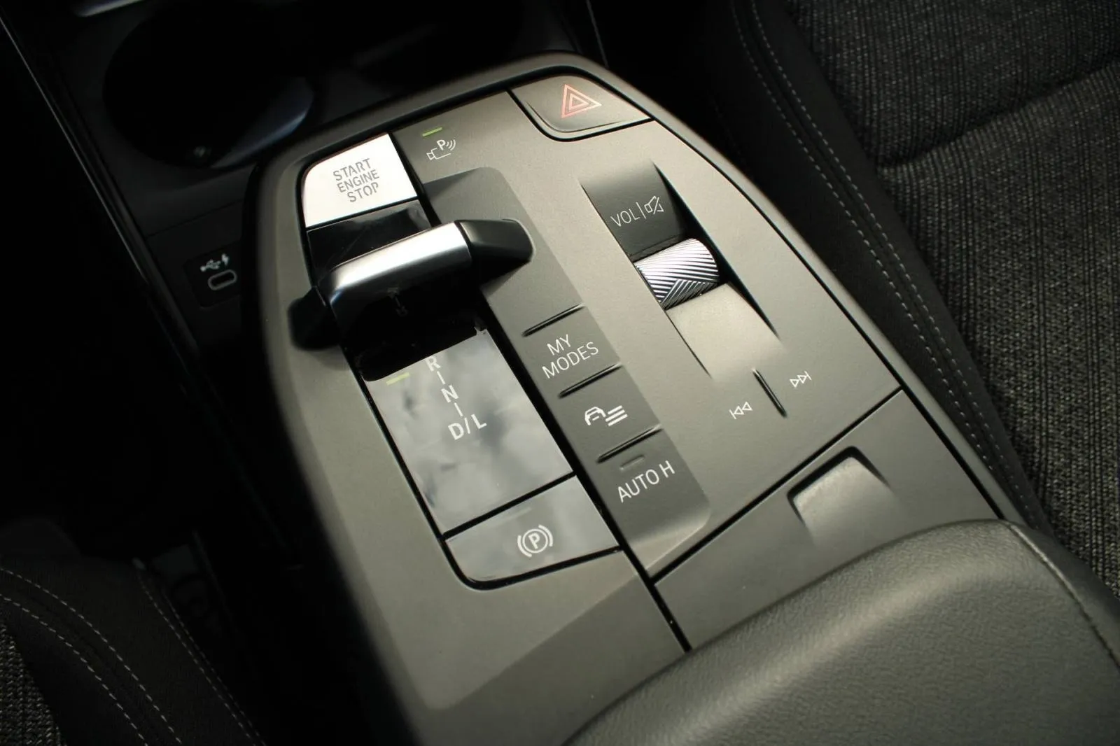 bmw x1 18d automatik *led, navigacija, kamera* - slika 15