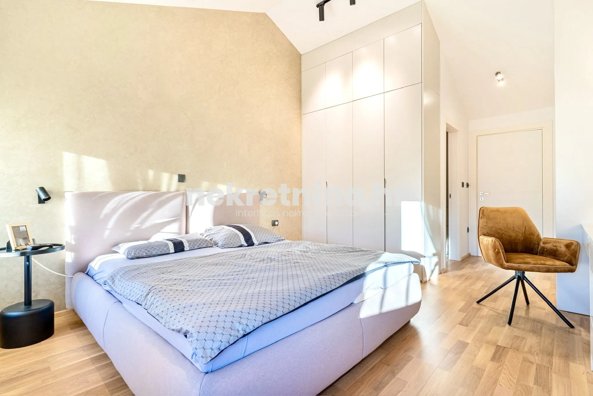 prodaja- trosobni stan: prvi red d mora cres, 106.7m2 - slika 10