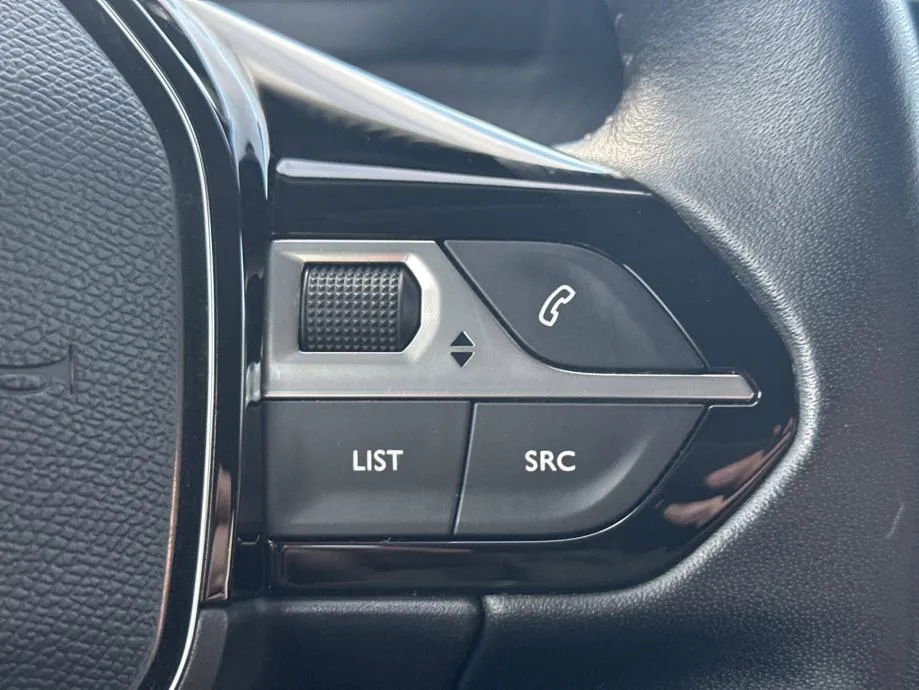 peugeot 2008 1,2 * nove gume* servisiran * jamstvo 24 mj. - slika 22