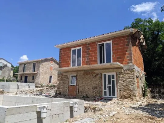 Labin, renovirana kamena kuća, s pogledom na more