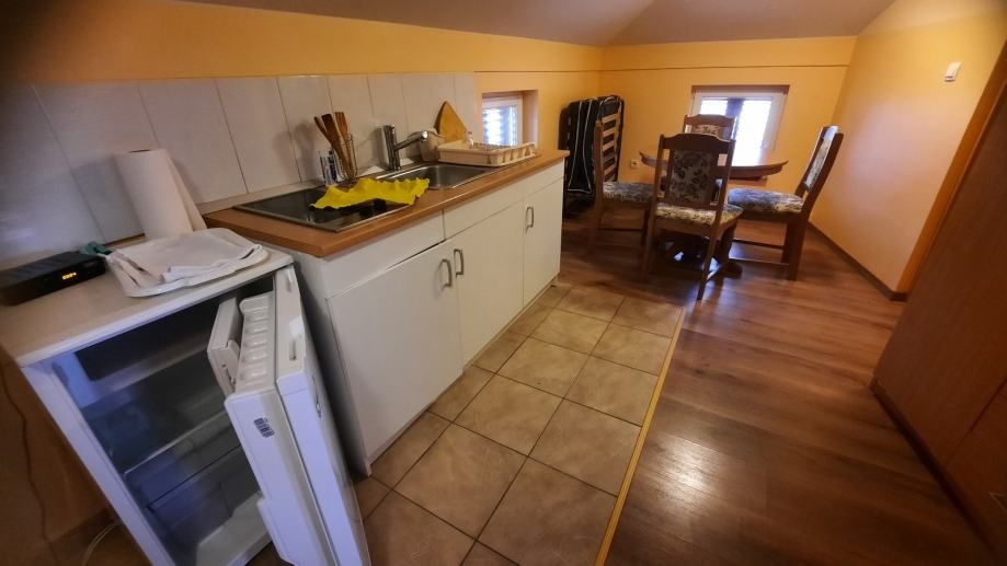 !!kuća sa 6 apartmana 25 metara od mora!! (prodaja) - slika 19