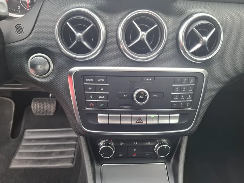 mercedes a klasa 180d*automatik*klima*park.kamera - slika 14