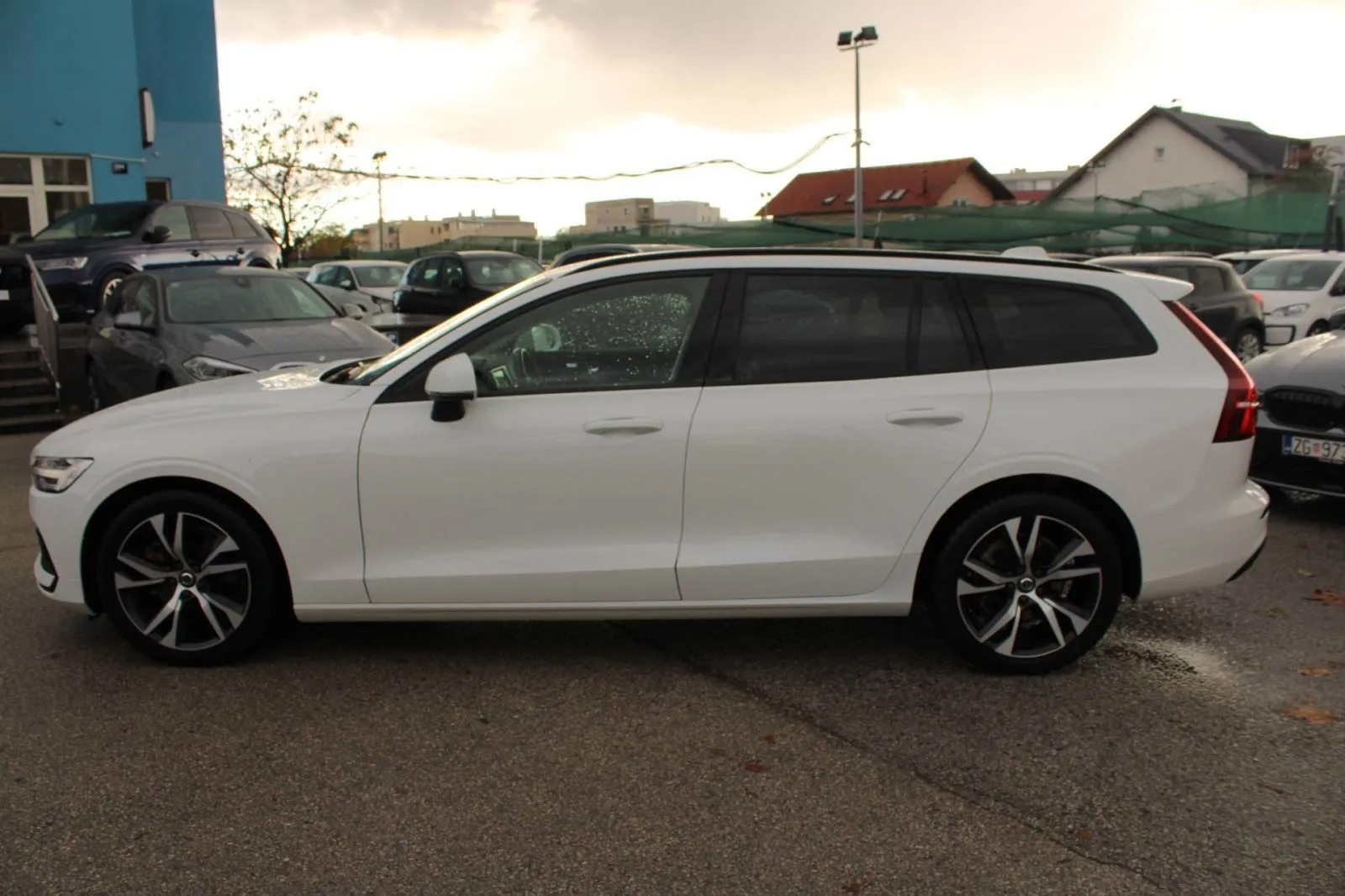 volvo v60 2.0d b4 automatik *led, navigacija, kamera* - slika 11