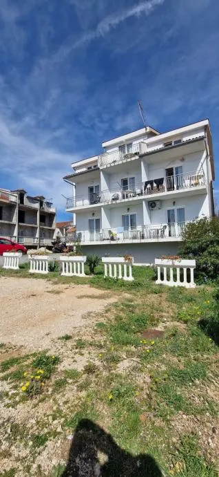 biograd - kuća (hostel) za smještaj gostiju(470m2), blizina centra - slika 1