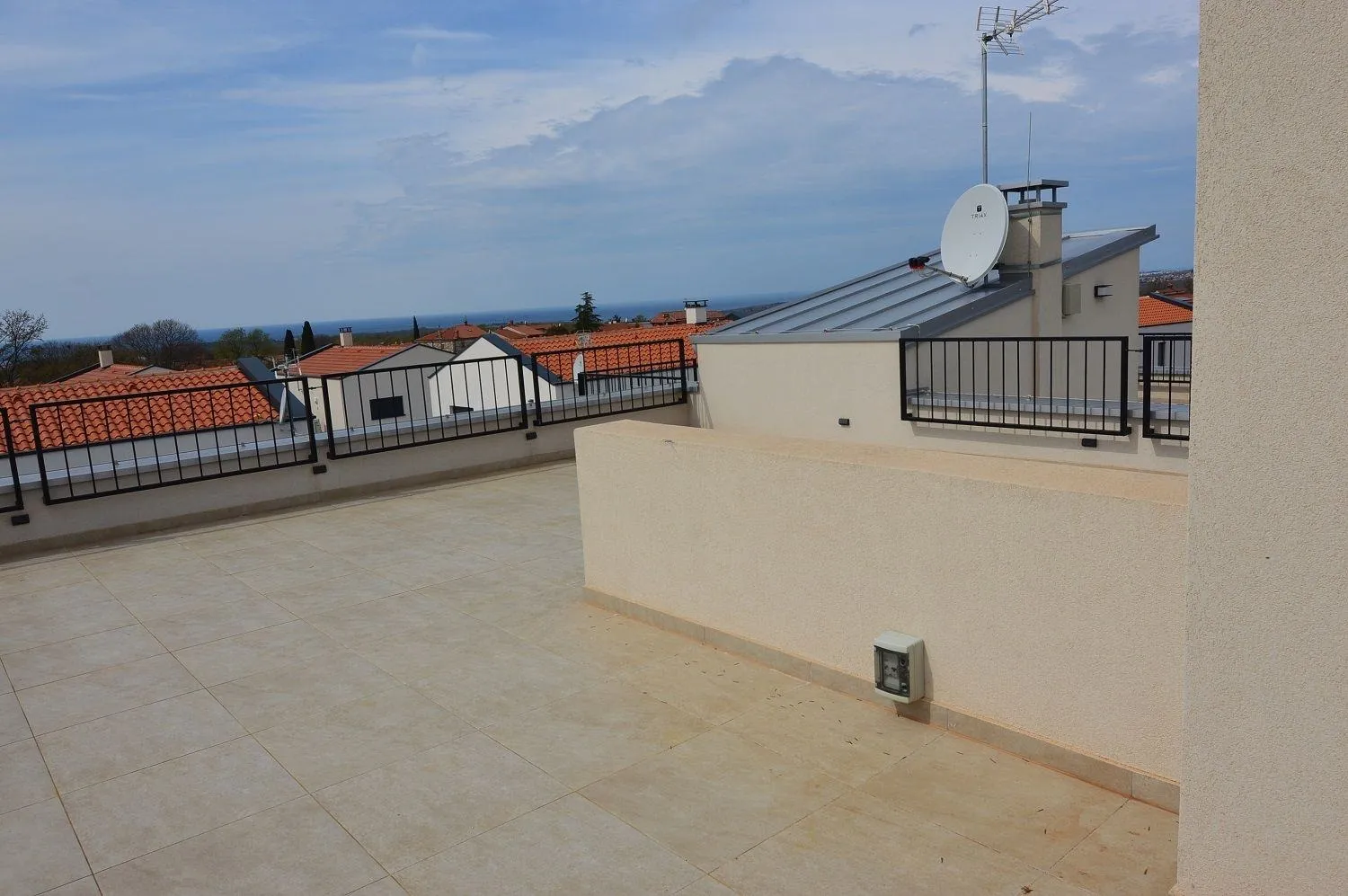 poreč okolica-stan na 1 katu sa krovnom terasom -pogled more (prodaja) - slika 8