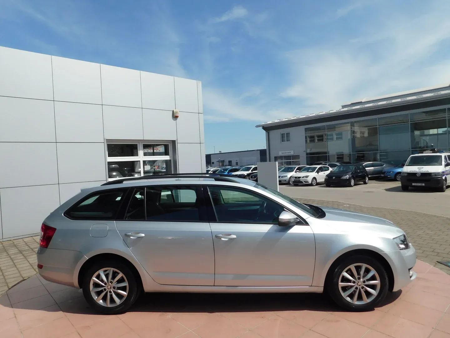02567 škoda octavia combi style 1.6 tdi dsg - slika 4