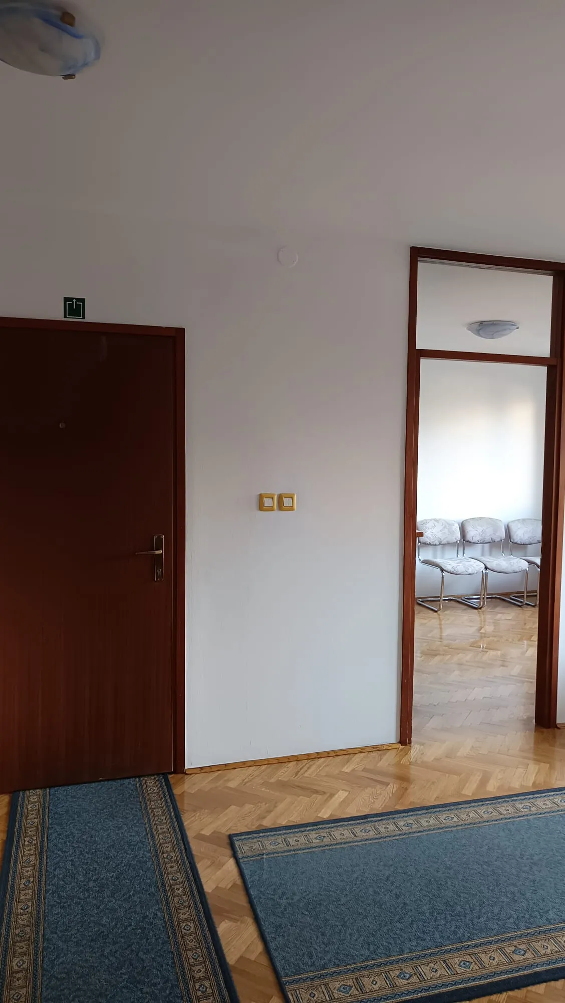 trnje-vrbik; iznajmljuje se poslovni prostor u zgradi na 2. katu - slika 12