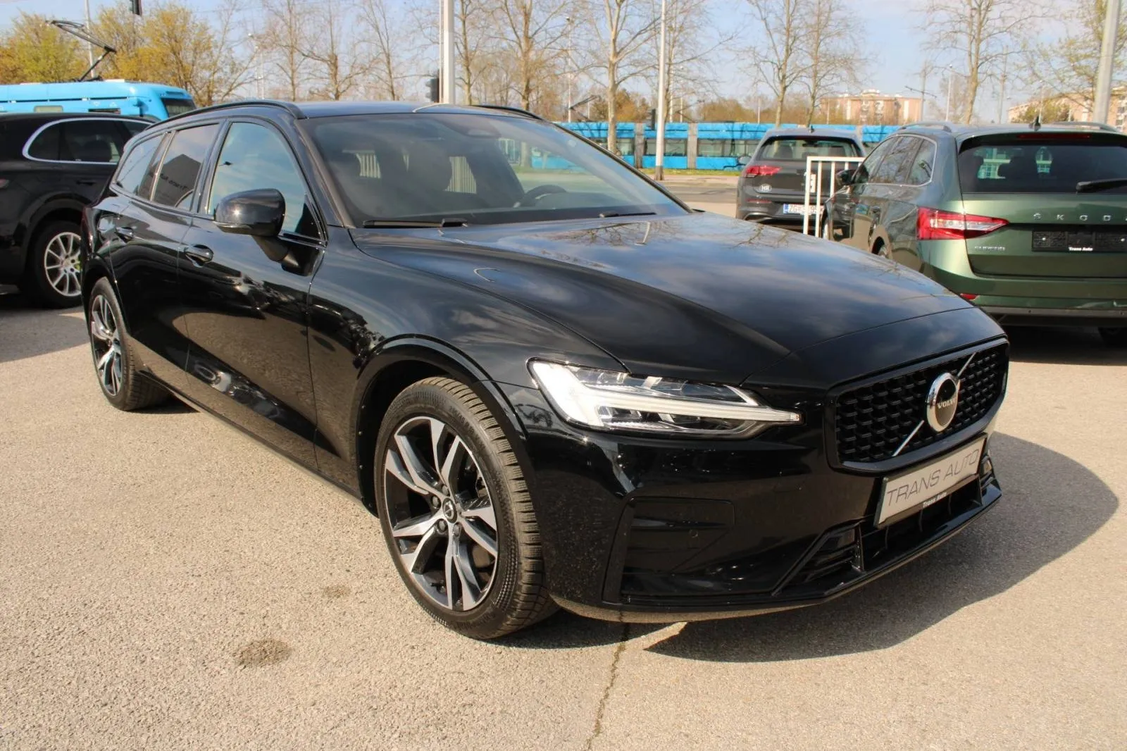volvo v60 b3 automatik dark plus *led, navigacija, kamera* - slika 3