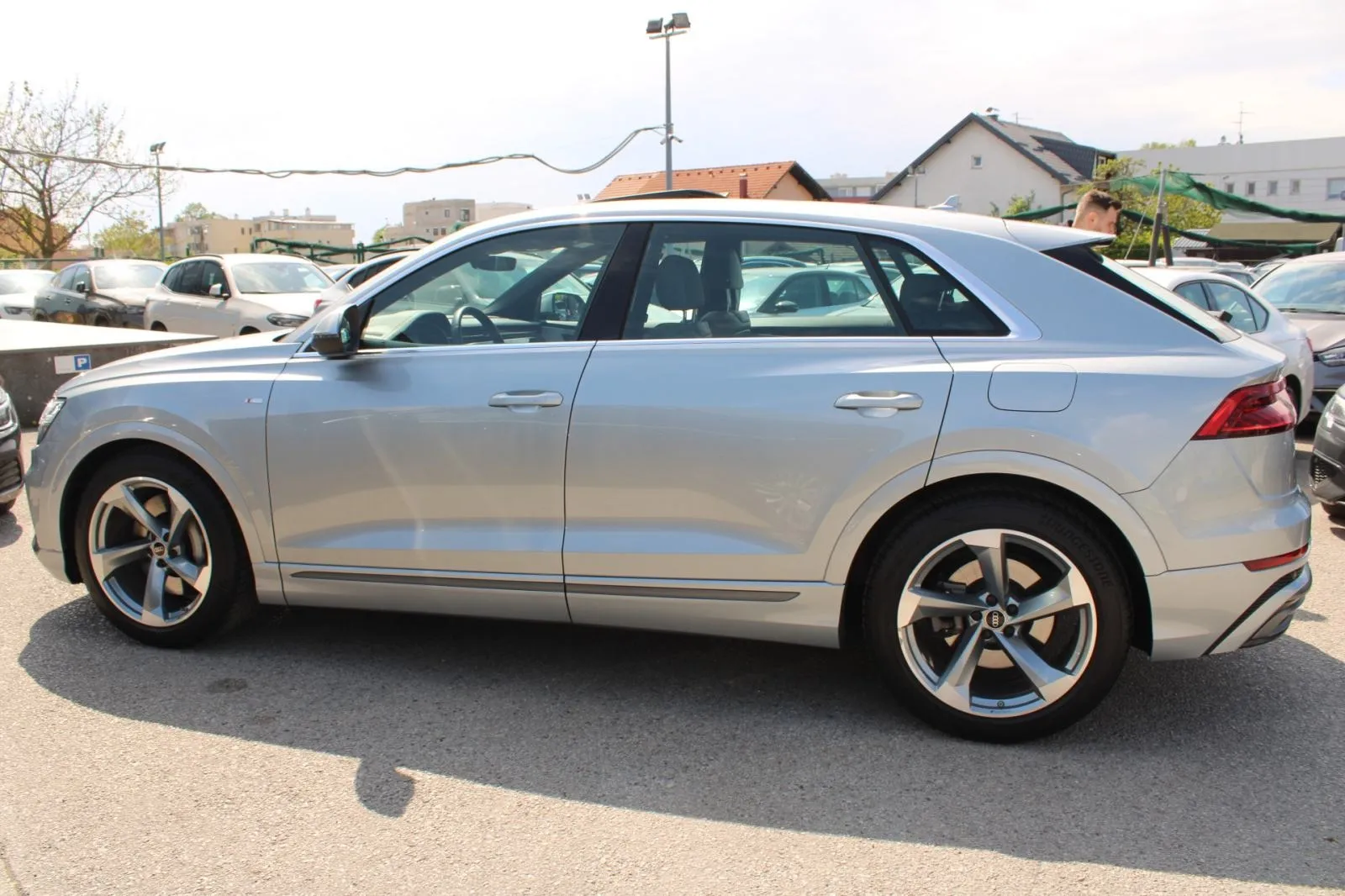 audi q8 55 tfsi quattro s-line *panorama,led,navigacija,kamera* - slika 8