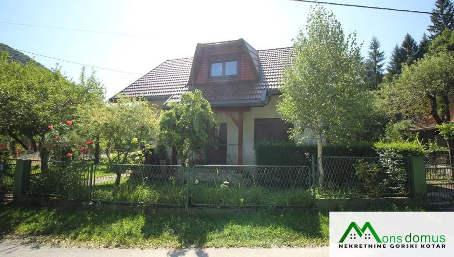 kuća s pomoćnim objektom i uređenom okućnicom (prodaja) - slika 2