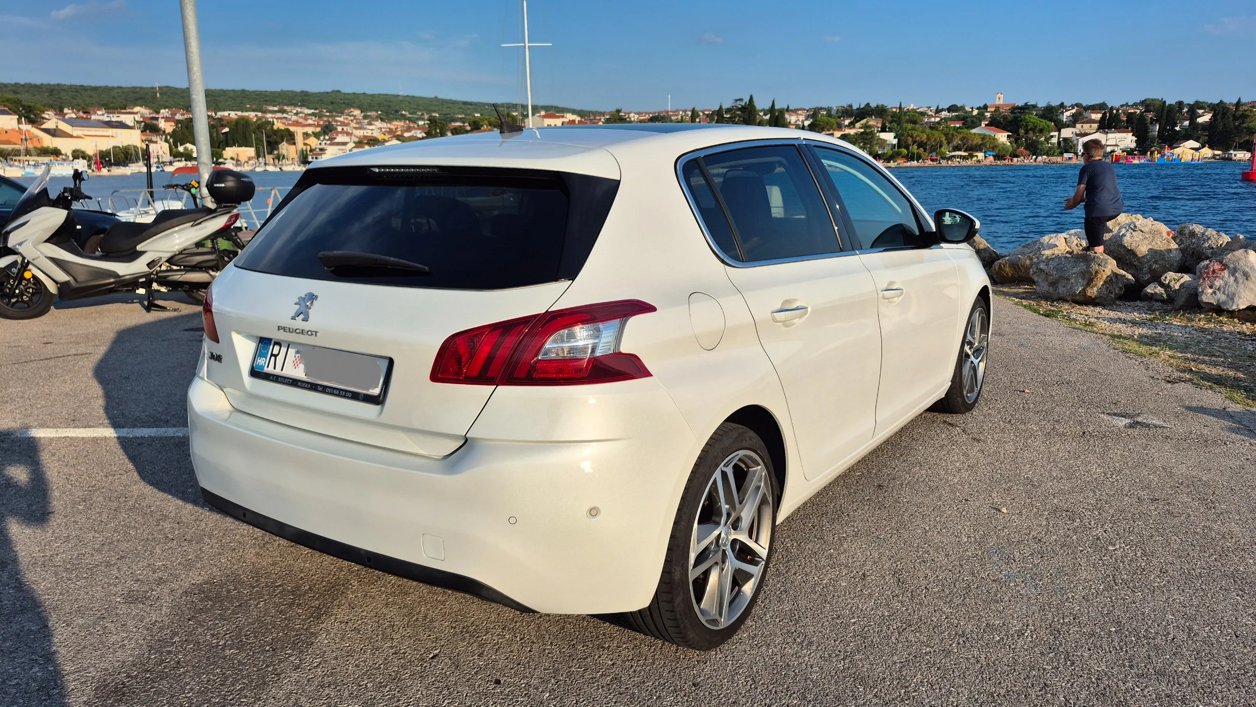 peugeot 308 1.6 thp allure 156 ks – 2013. – panorama – navigacija - slika 5