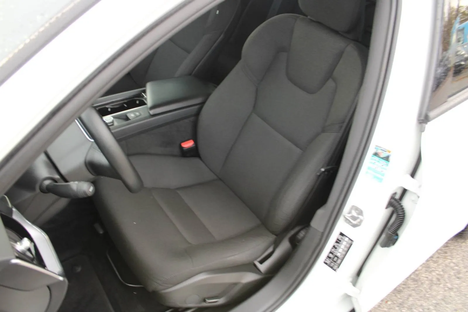 volvo v60 2.0d b4 automatik *led, navigacija, kamera* - slika 12
