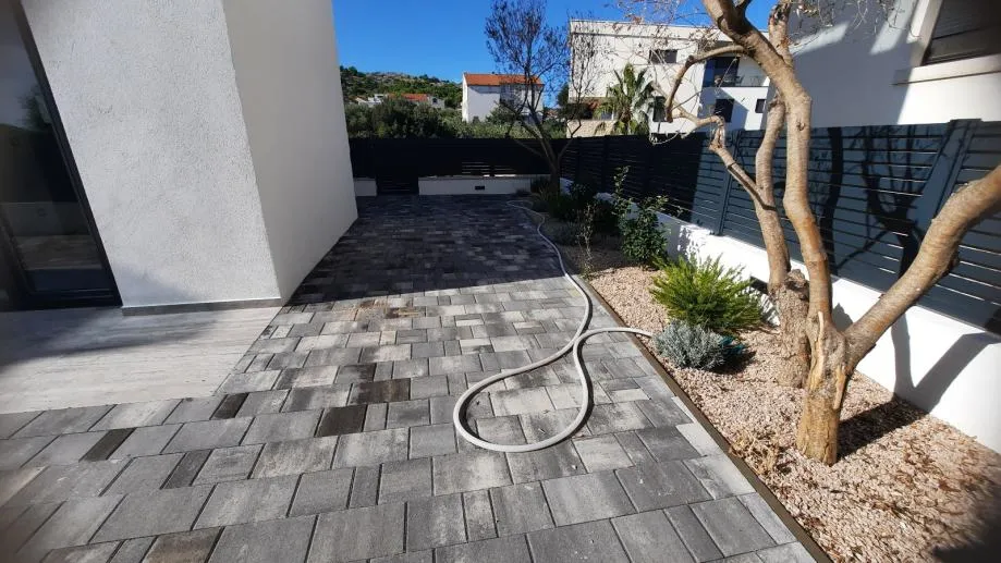 !!stan sa vrtom : murter, 78.00 m2, novogradnja (prodaja) - slika 17