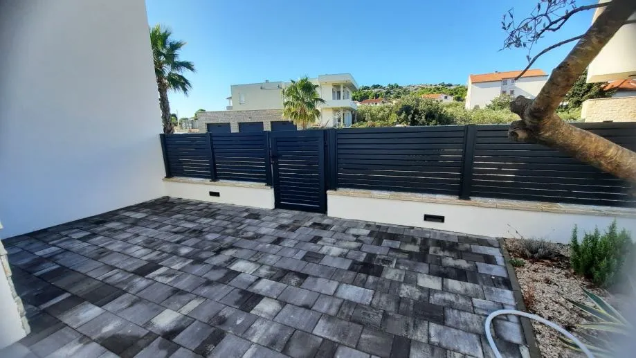 !!stan sa vrtom : murter, 78.00 m2, novogradnja (prodaja) - slika 15