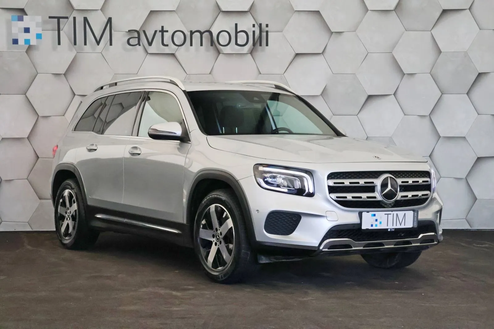 mercedes-benz glb 220d 8g-dct progressive 191km full led navi - slika 2