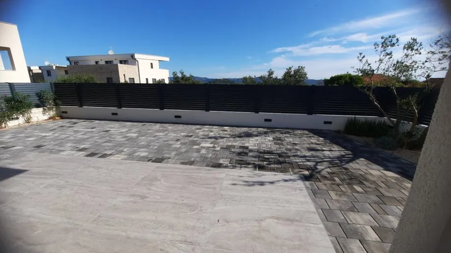 !!stan u prizemlju s pogledom na more: murter, 79.00 m2, novogradnja - slika 8