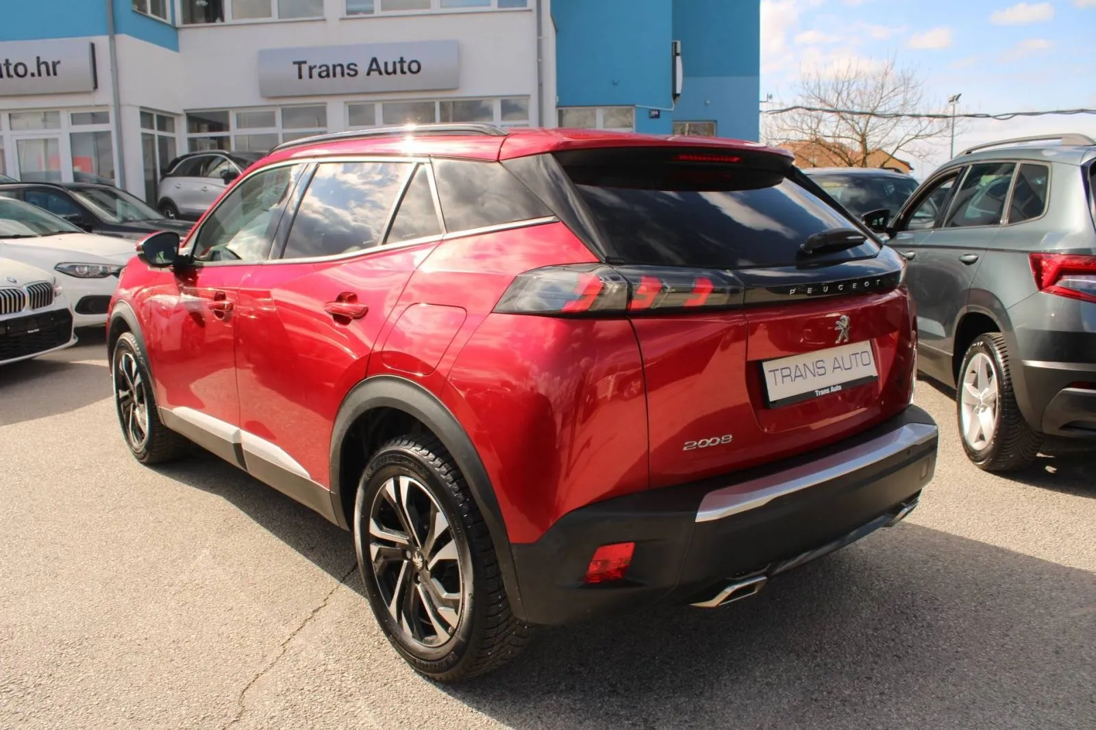 peugeot 2008 1.2 puretech allure automatik - slika 7