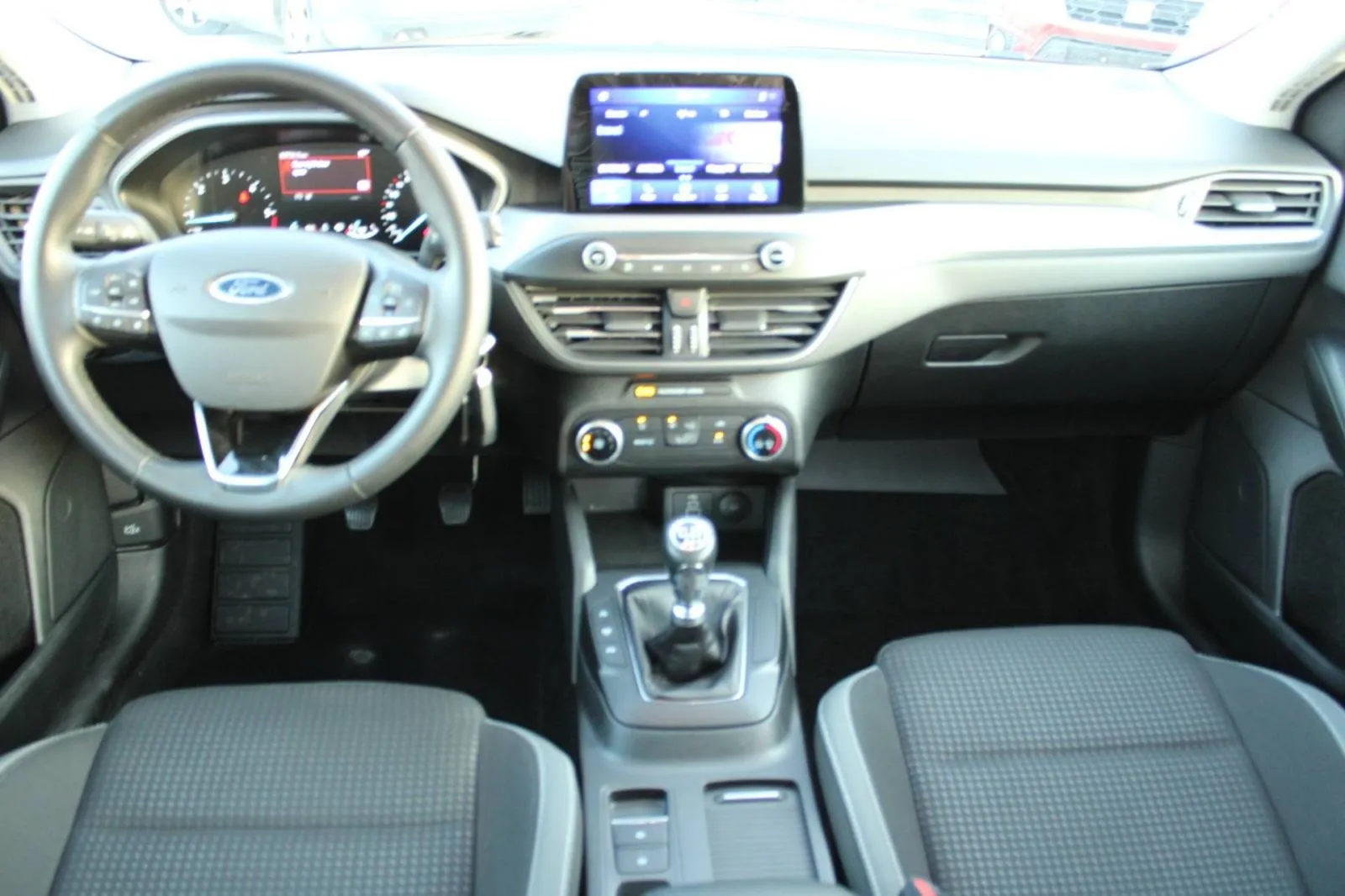 ford focus karavan 1.5 tdci *navigacija* - slika 10