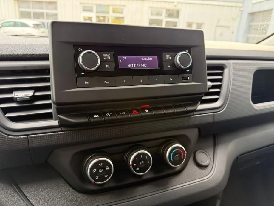 renault trafic passenger (8+1) grand zen 2.0 dci 110kw - slika 11