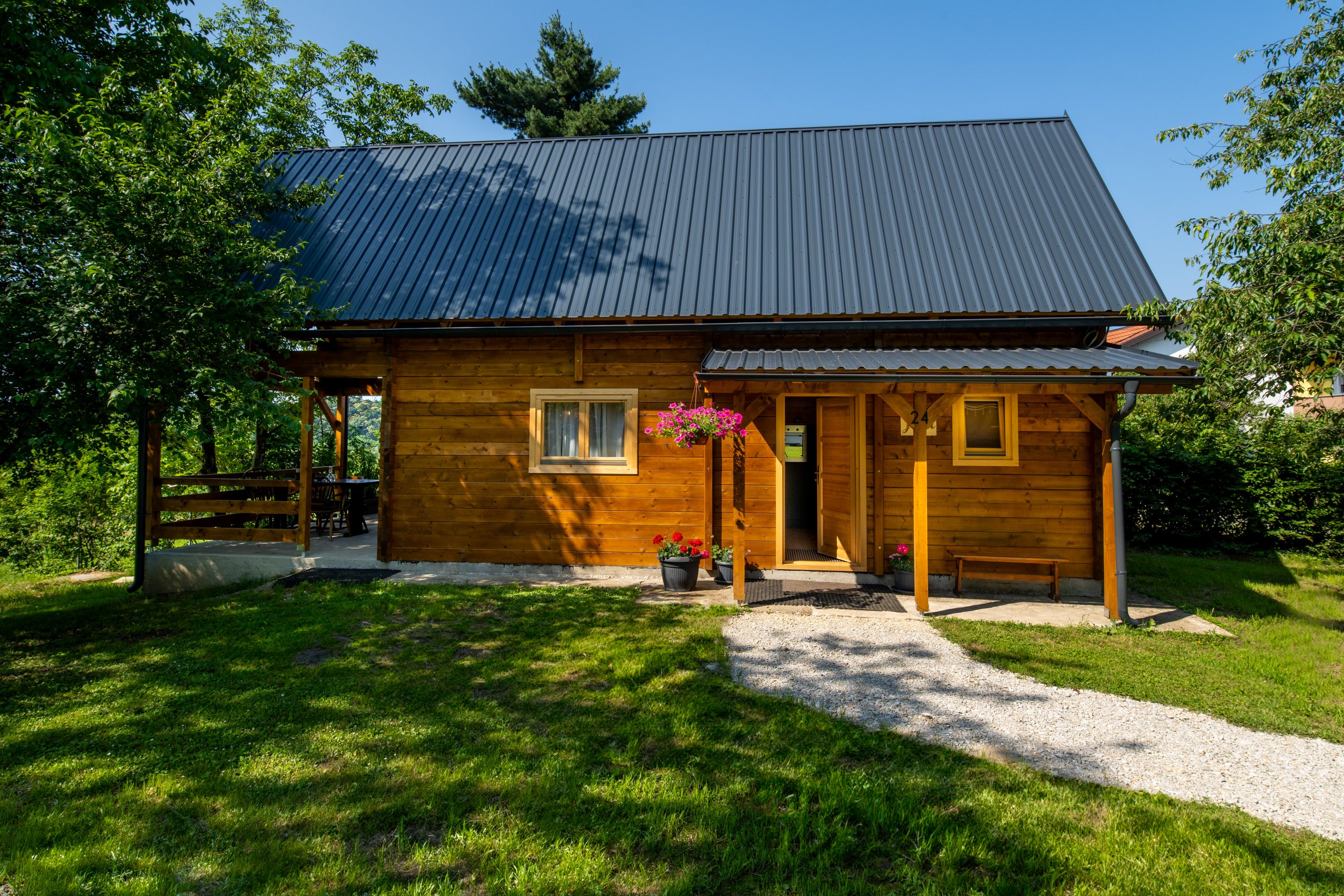kuća jela *** karlovac - slika 1