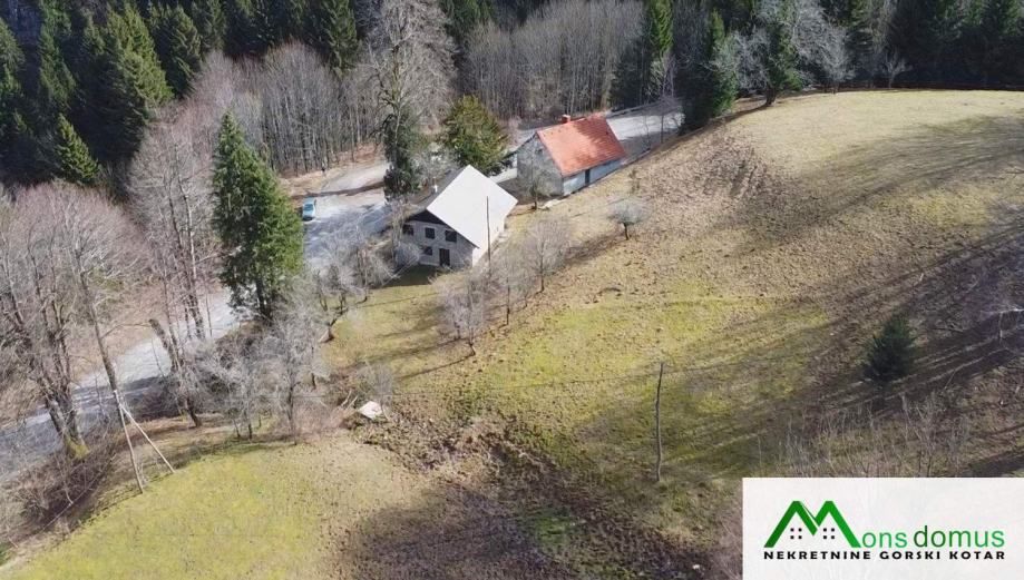 kuća za nas i dva apartmana za najam (prodaja) - slika 2