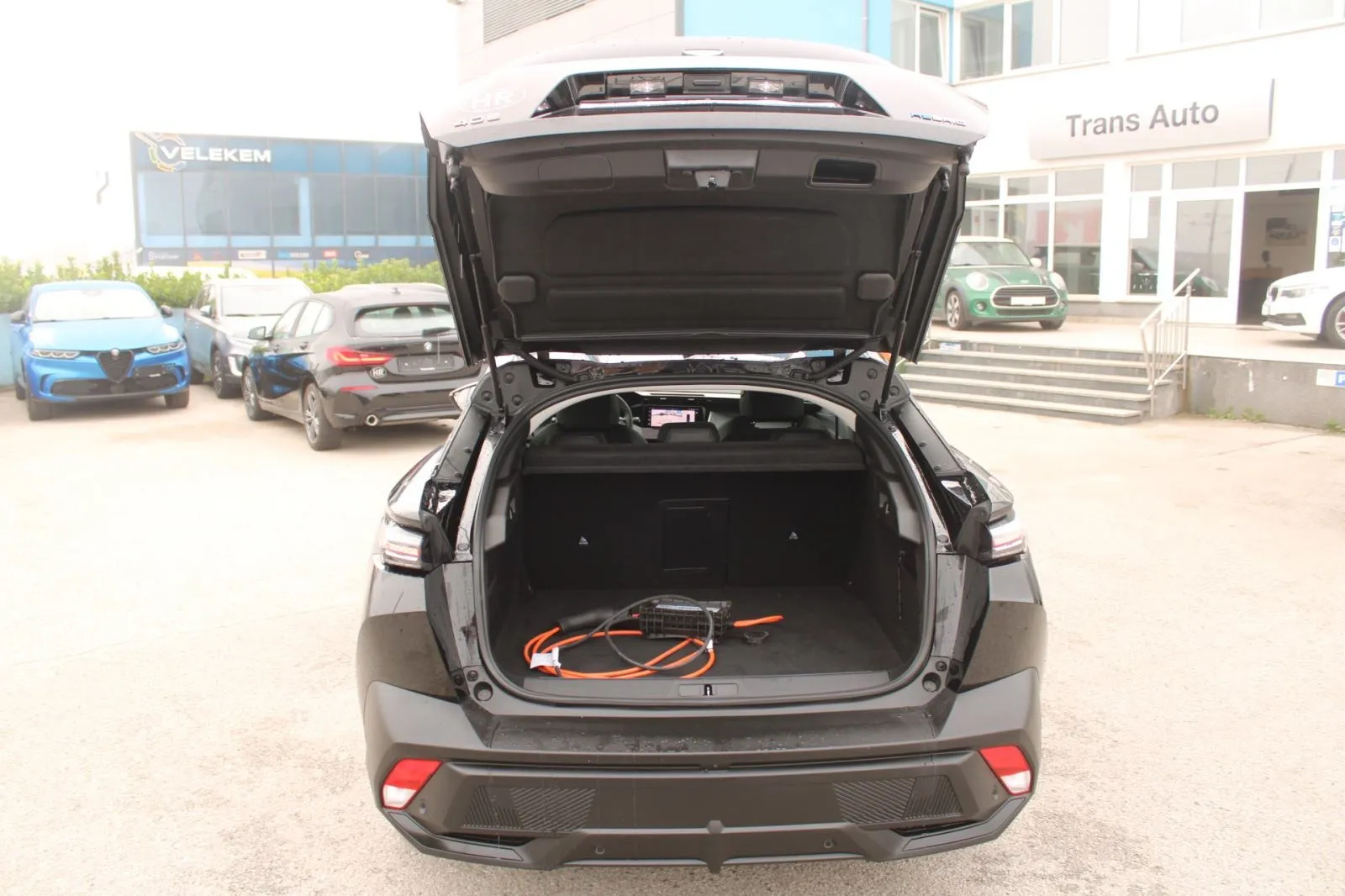 peugeot 408 1.6 hybrid 180 allure *led,navigacija,kamera* automatik - slika 20